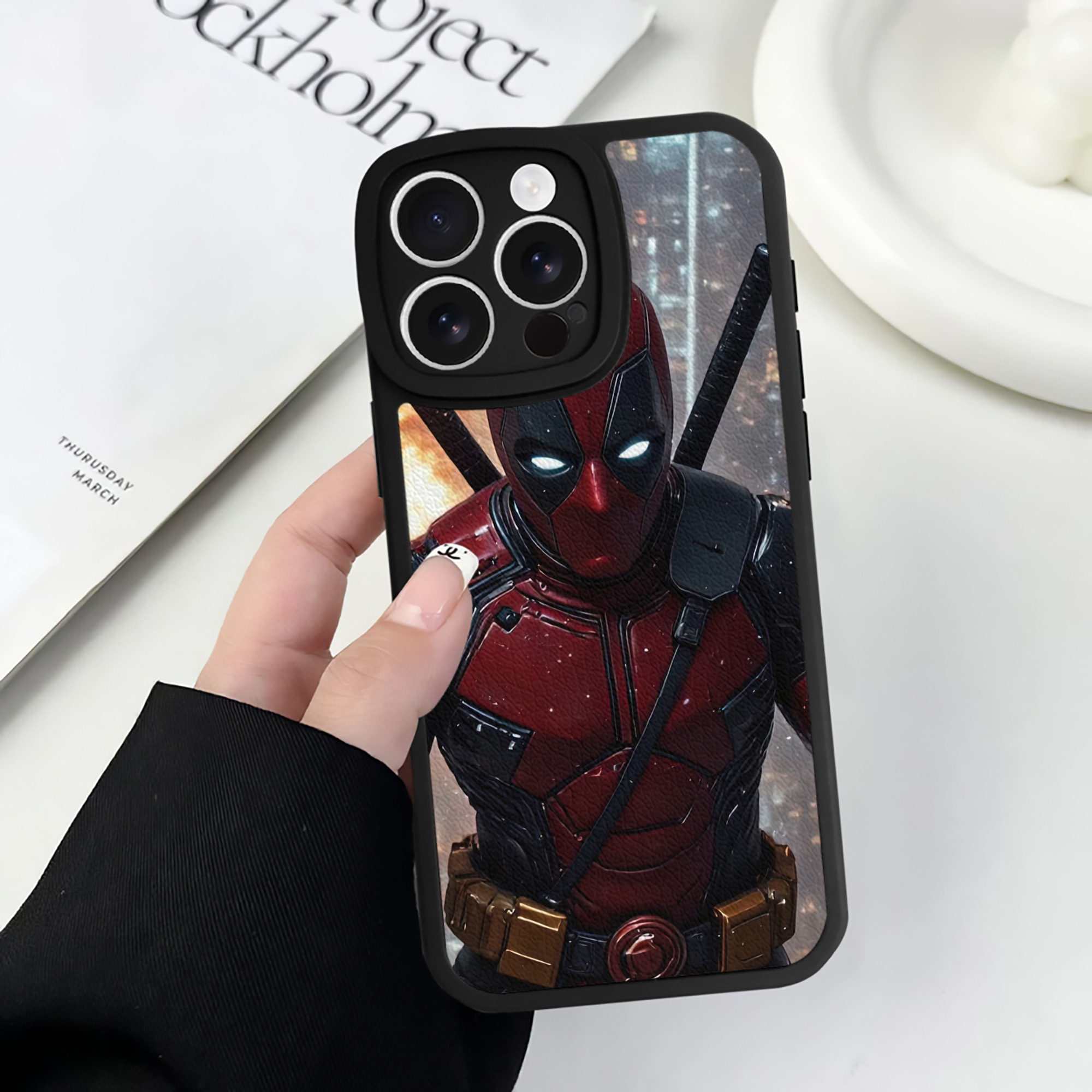 （画像用） Deadpool デッドプール 【iPhone 16シリーズ対応】シリコンスマホケース（レザー調） 材質：シリコン